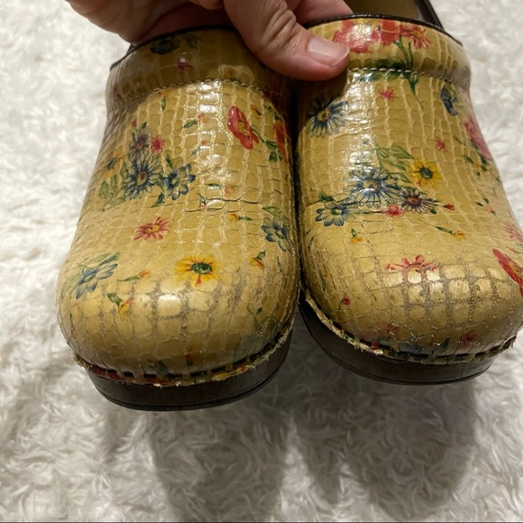 Dansko Professional Clog- Yellow Floral Gator - Picture 3 of 9